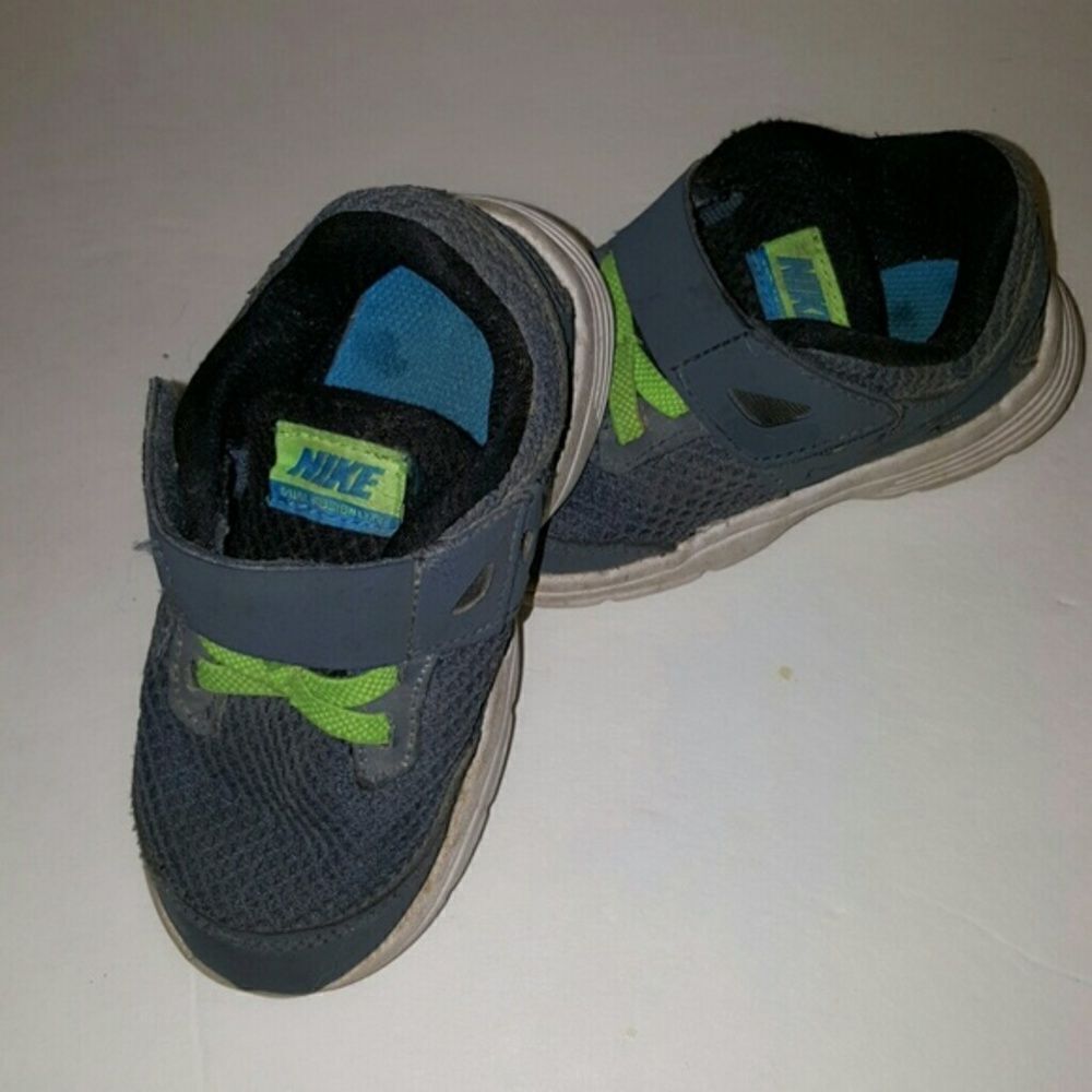 Boys grey Nike shoes size 7c
